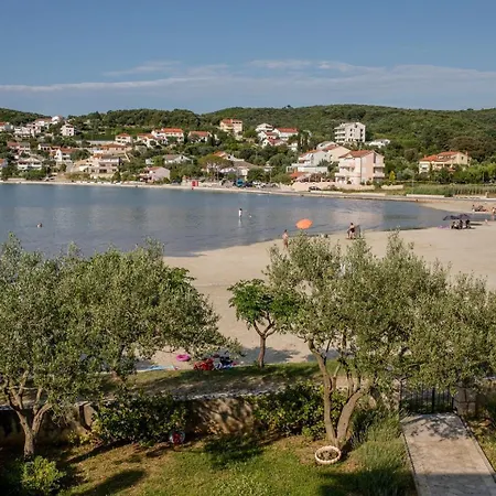 Guest house Halovic 3*