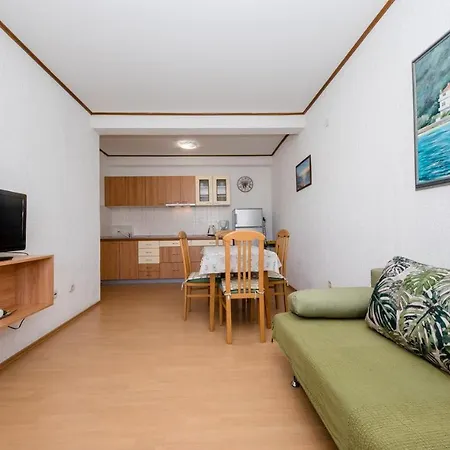 Guest house Halovic