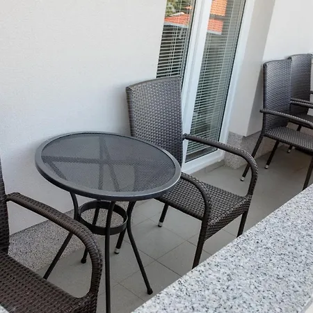 Guest house Halovic 3*