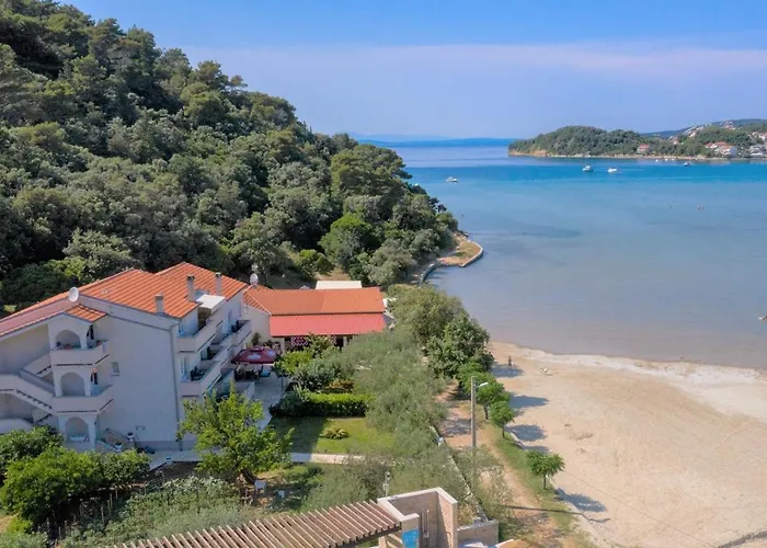 Halovic Πανσιόν 3*