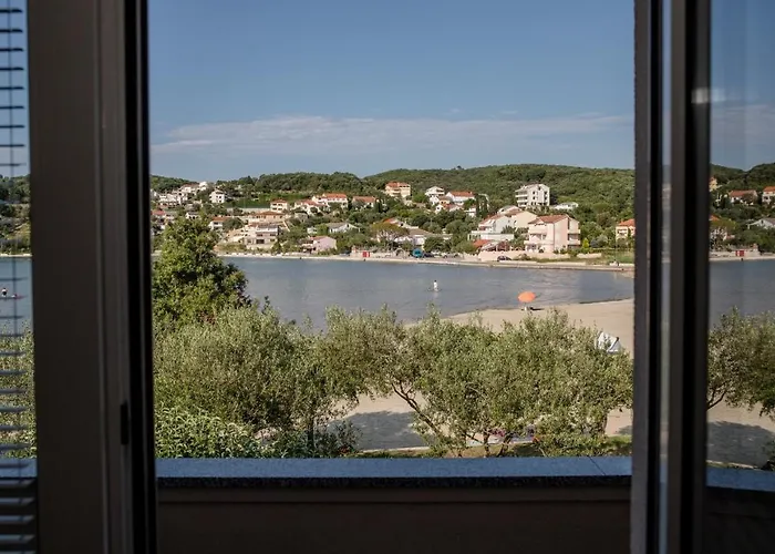 Halovic Πανσιόν Kampor